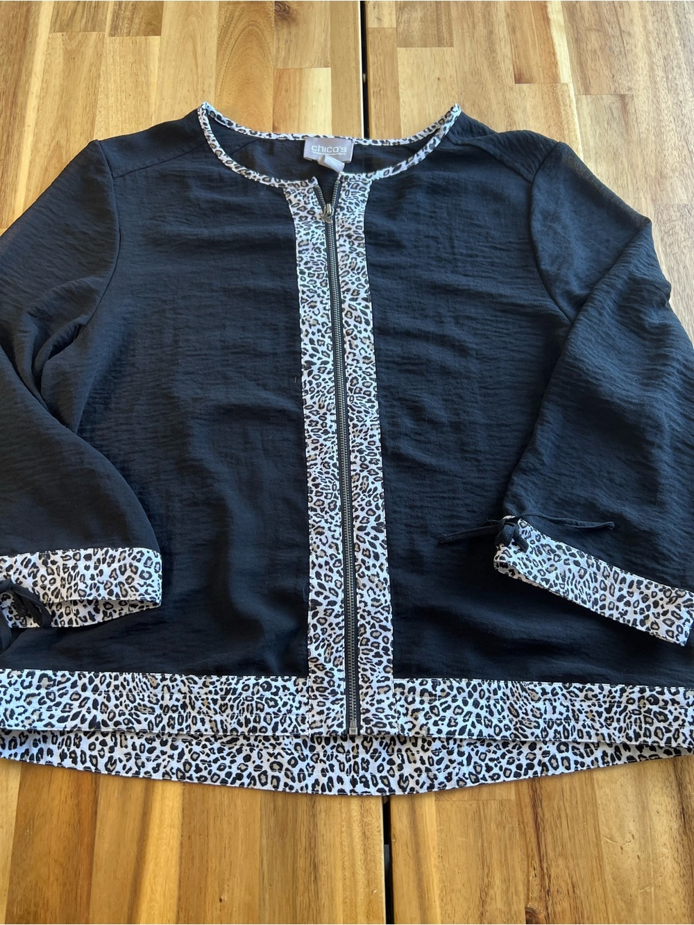 Chico’s Black Leopard Trim Zip Front Jacket Women’s Size 1 Lightweight